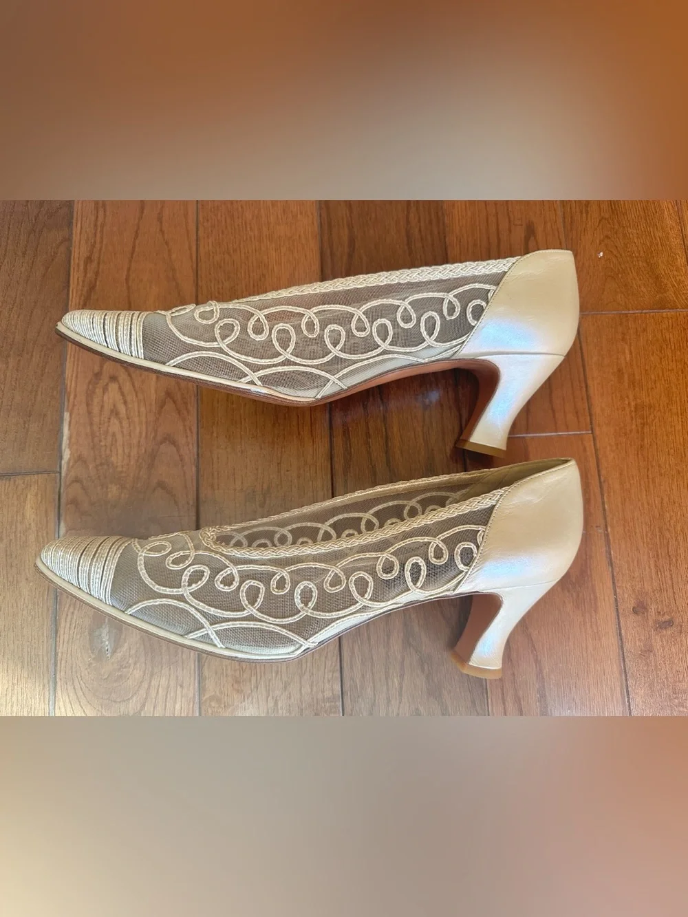 Vintage Stuart Weitzman Champagne Lace Mesh Mid-Heel Kitten Heel Pumps